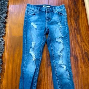 Low waist ripped jeans